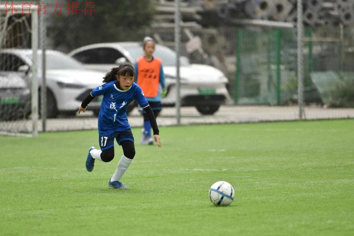 传播女足精神、分享成长经验——女乙联赛球队走进成都中小学校园